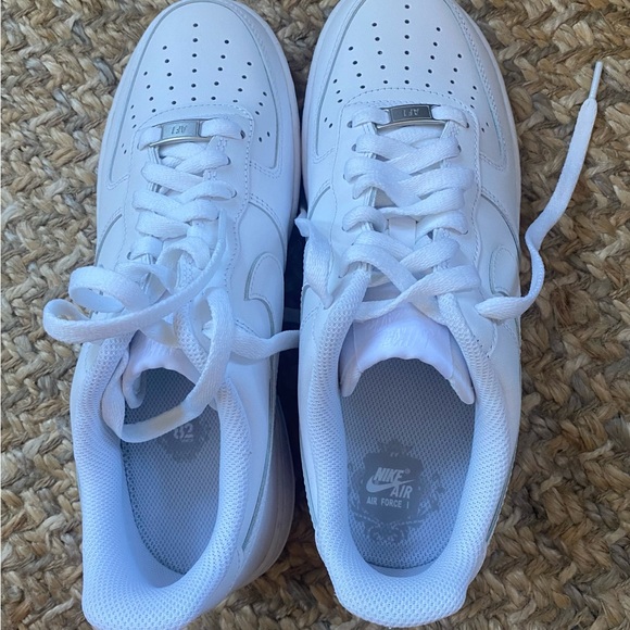 Air force 1 ‘07 size 10 women’s. New, in box. Never been worn. White. - Picture 2 of 7